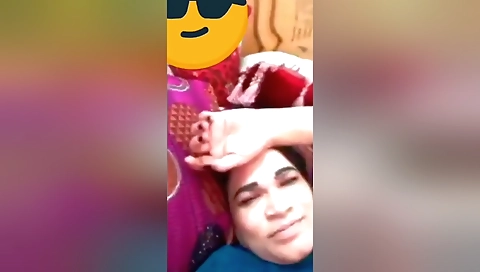 Today Exclusive- Horny Bhabhi Showing Her Boobs And Pussy