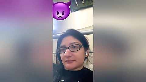 Today Exclusive- Sexy Nri Punjabi Girl Showing Her Boobs
