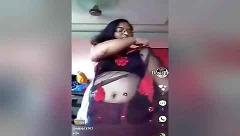 Desi Bhabhi Shows Boobs And Bathing 10