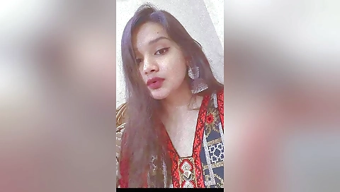 Today Exclusive- Sexy Desi Chick Shows Her Boobs And Pussy