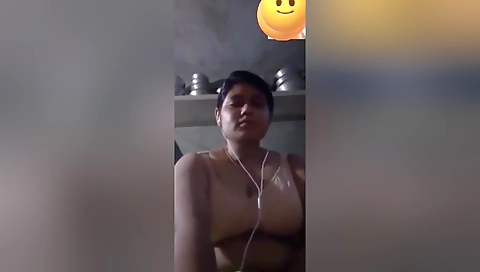 Today Exclusive-sexy Bangla Chick Shows Her Boobs On Vc