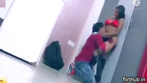Doctor Ne Hot Girl Ko Clinic Ki Bathroom Me Choda