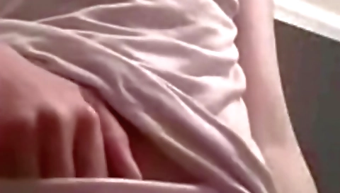 پریوده حشری شده برس رو میکنه تو کونش بعدش خود ارضایی میکنه-she Is Horny Does Handjob-anal With Brush